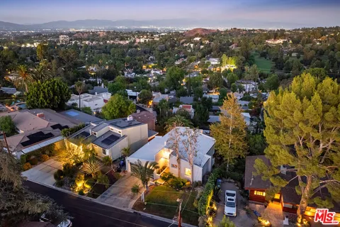 $1,295,000 | 21694 Yucatan Avenue, Woodland Hills, CA 91364