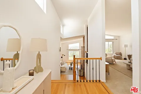 $1,295,000 | 21694 Yucatan Avenue, Woodland Hills, CA 91364