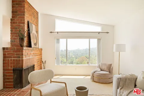 $1,295,000 | 21694 Yucatan Avenue, Woodland Hills, CA 91364