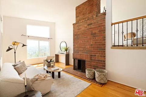 $1,295,000 | 21694 Yucatan Avenue, Woodland Hills, CA 91364