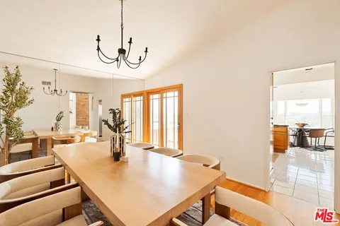 $1,295,000 | 21694 Yucatan Avenue, Woodland Hills, CA 91364