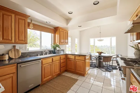 $1,295,000 | 21694 Yucatan Avenue, Woodland Hills, CA 91364