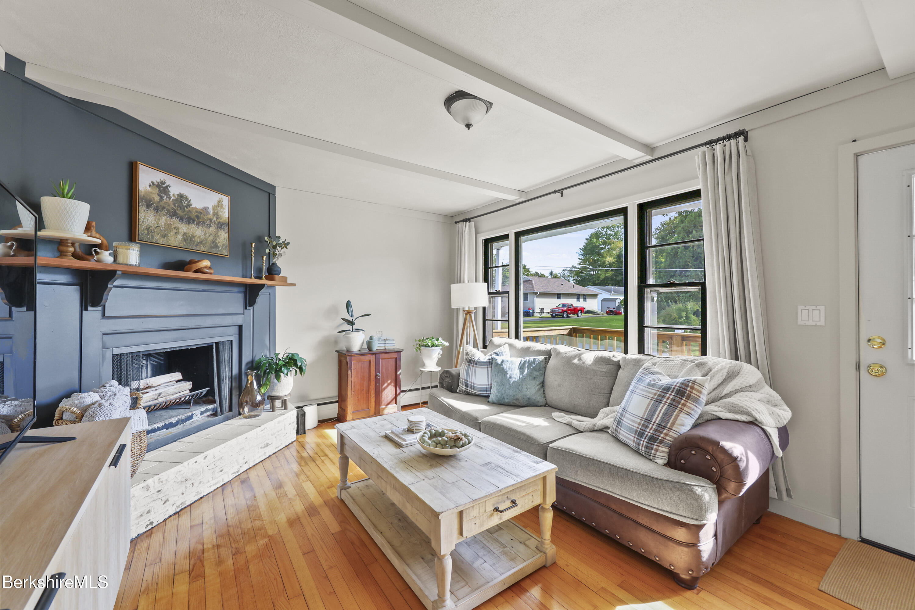 10 Otis Street Pittsfield, MA 01201 - Photo 6 of 35 65 Living Room