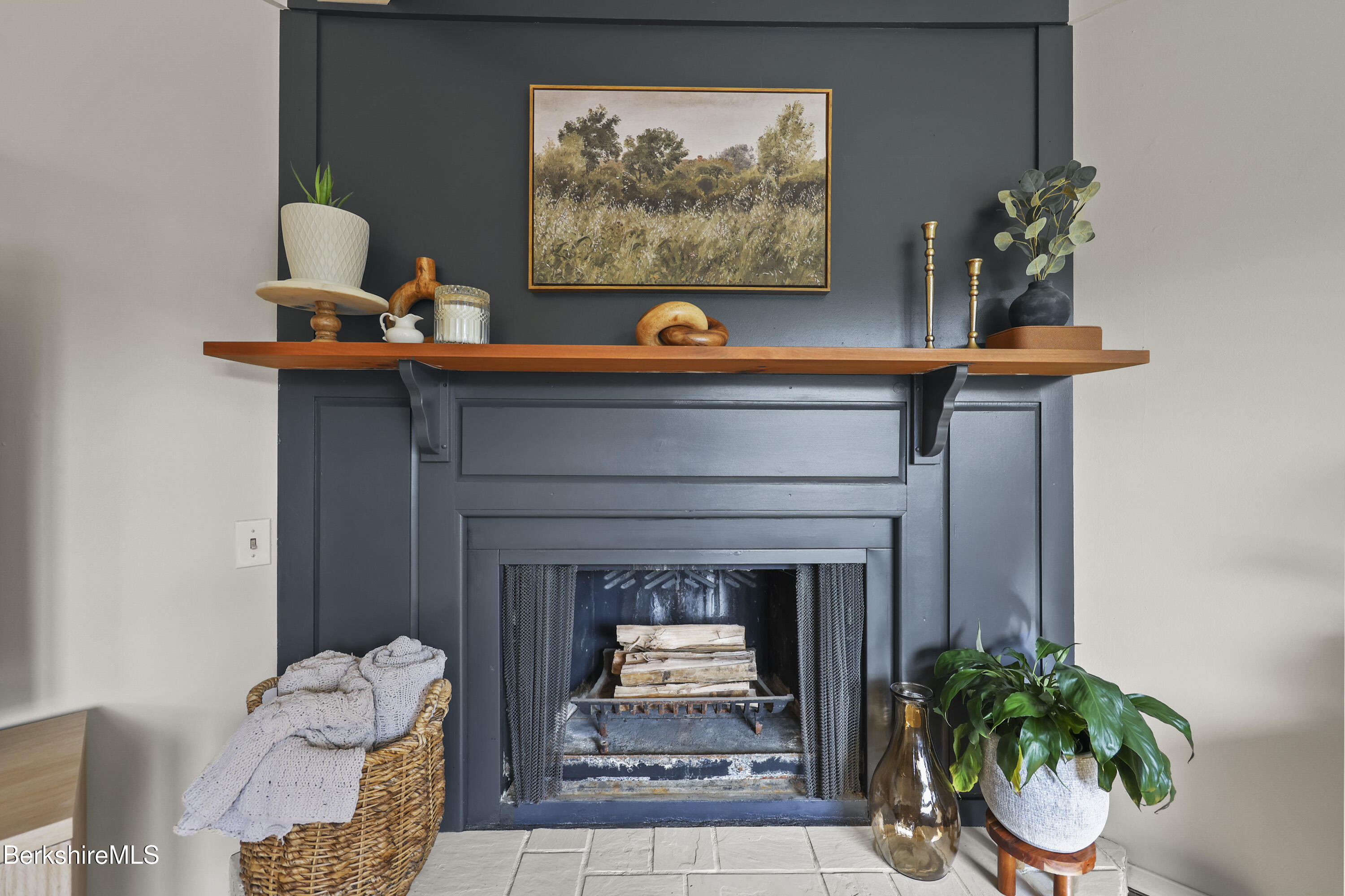 10 Otis Street Pittsfield, MA 01201 - Photo 7 of 35 75 Living Room