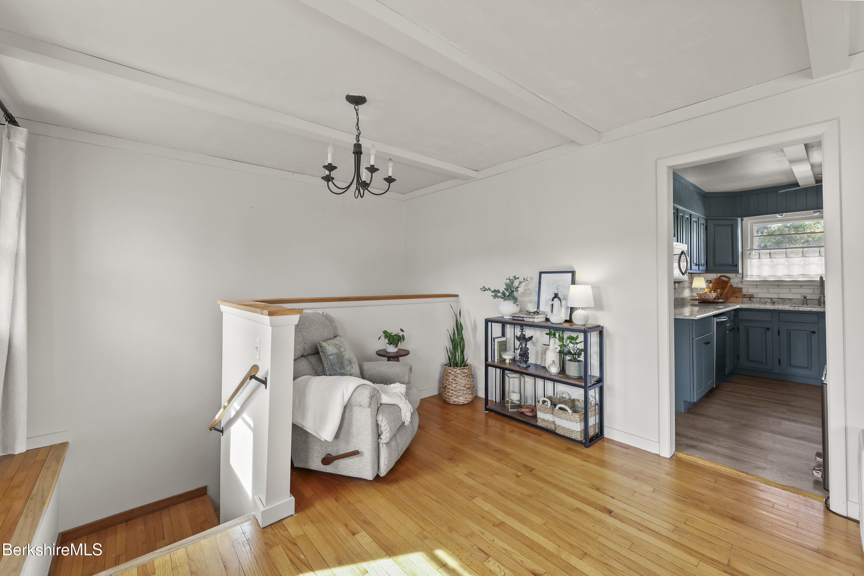 10 Otis Street Pittsfield, MA 01201 - Photo 8 of 35 80 Living Room
