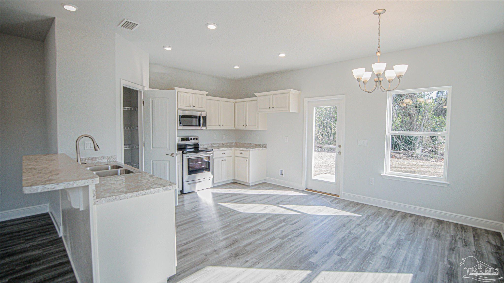 931 Pine Top Lane, Unit 7B Cantonment, FL 32533 - Photo 4 of 15