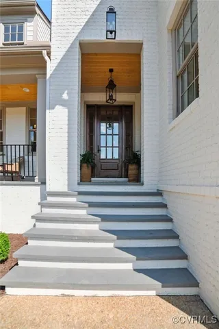 a view of a building entrance