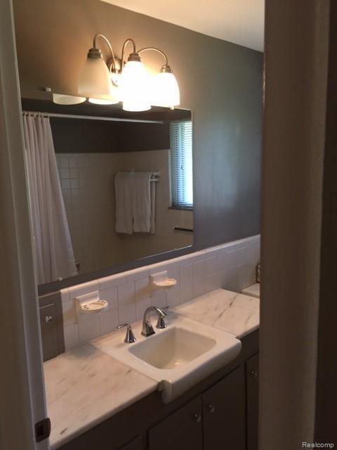 1004 Tottenham Road Birmingham, MI 48009 - Photo 5 of 11