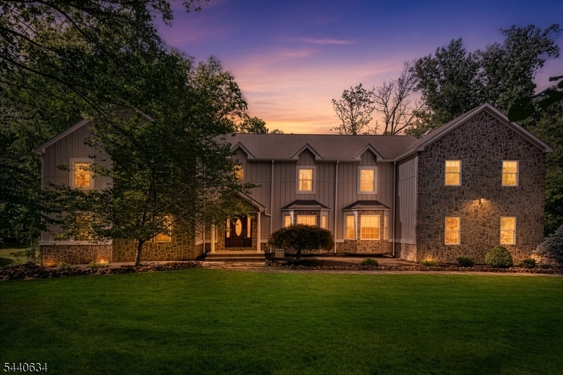 21 Angus Lane Warren, NJ 07059 - Photo 1 of 48