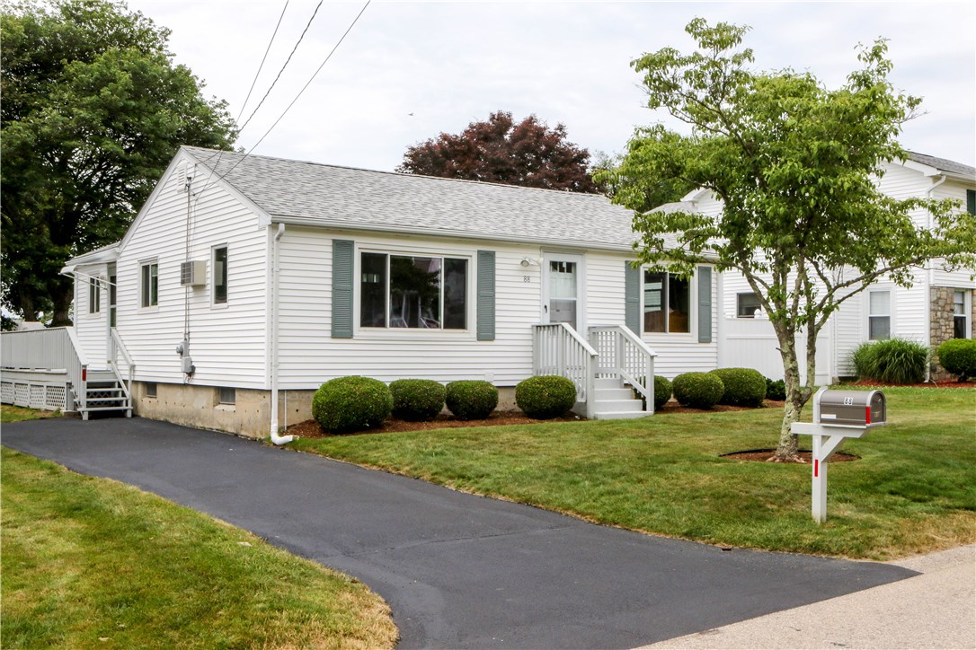 88 Angell Road Narragansett, RI 02882 - Photo 3 of 29