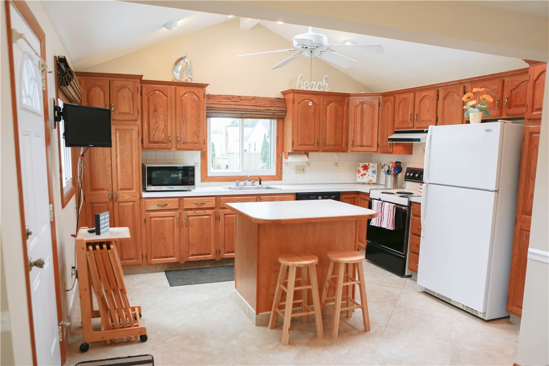 88 Angell Road Narragansett, RI 02882 - Photo 5 of 29