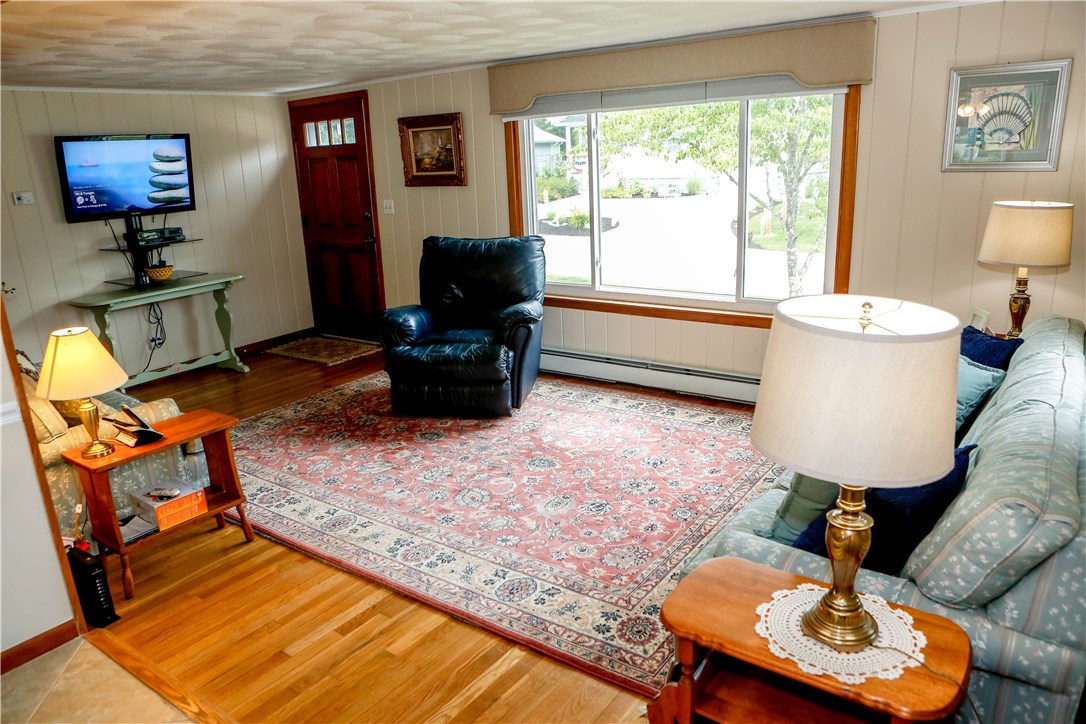 88 Angell Road Narragansett, RI 02882 - Photo 10 of 29