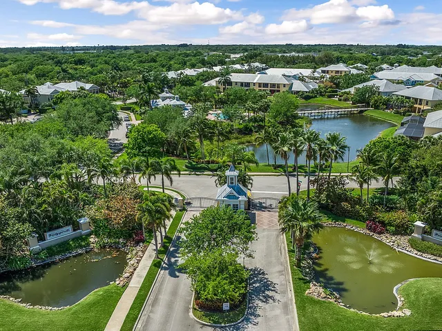 $550,000 | 4585 Bridgepointe Way, Unit 165, Vero Beach, FL 32967