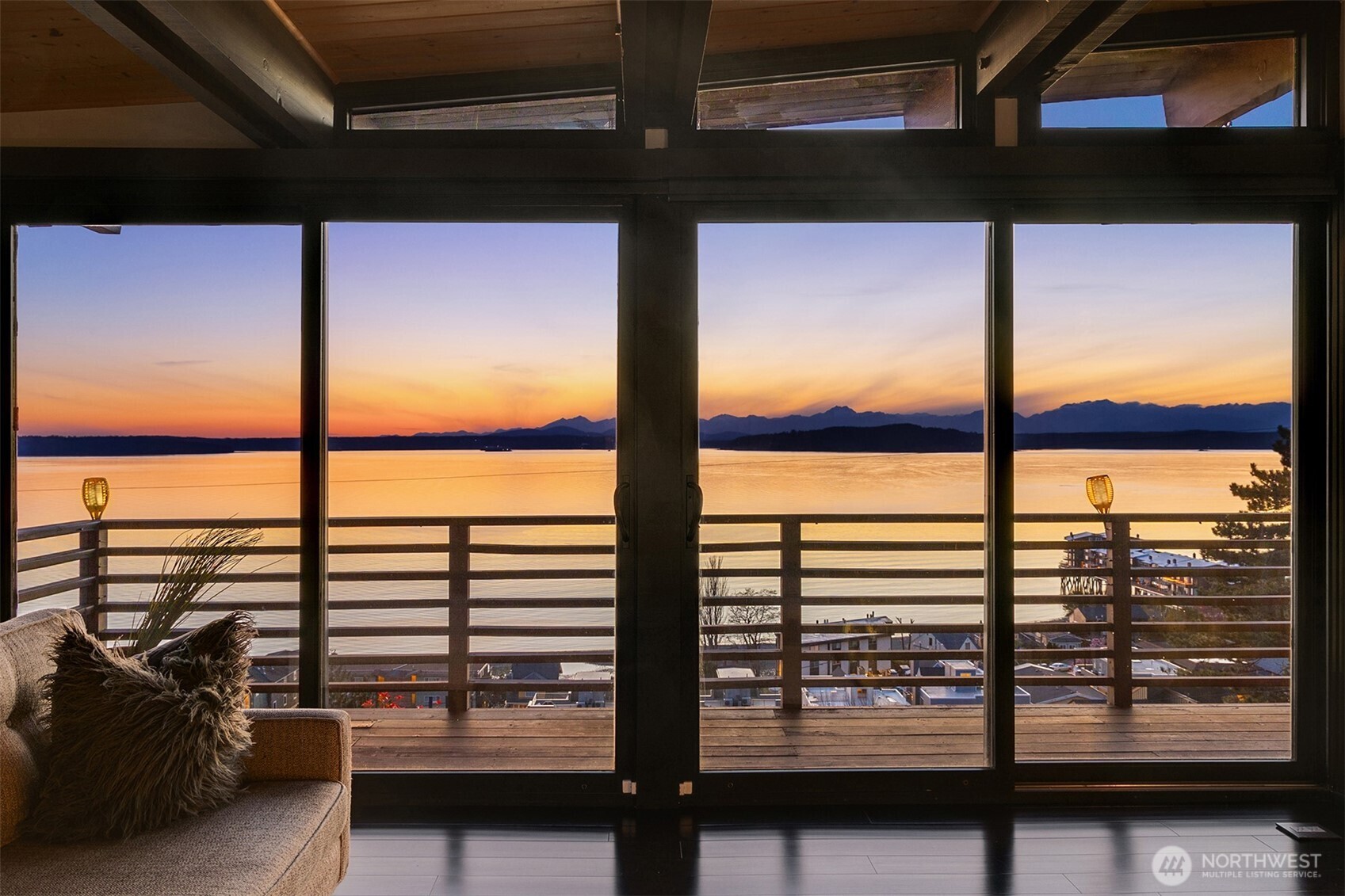 3831 58th Avenue Southwest Seattle, WA 98116 - Photo 3 of 40