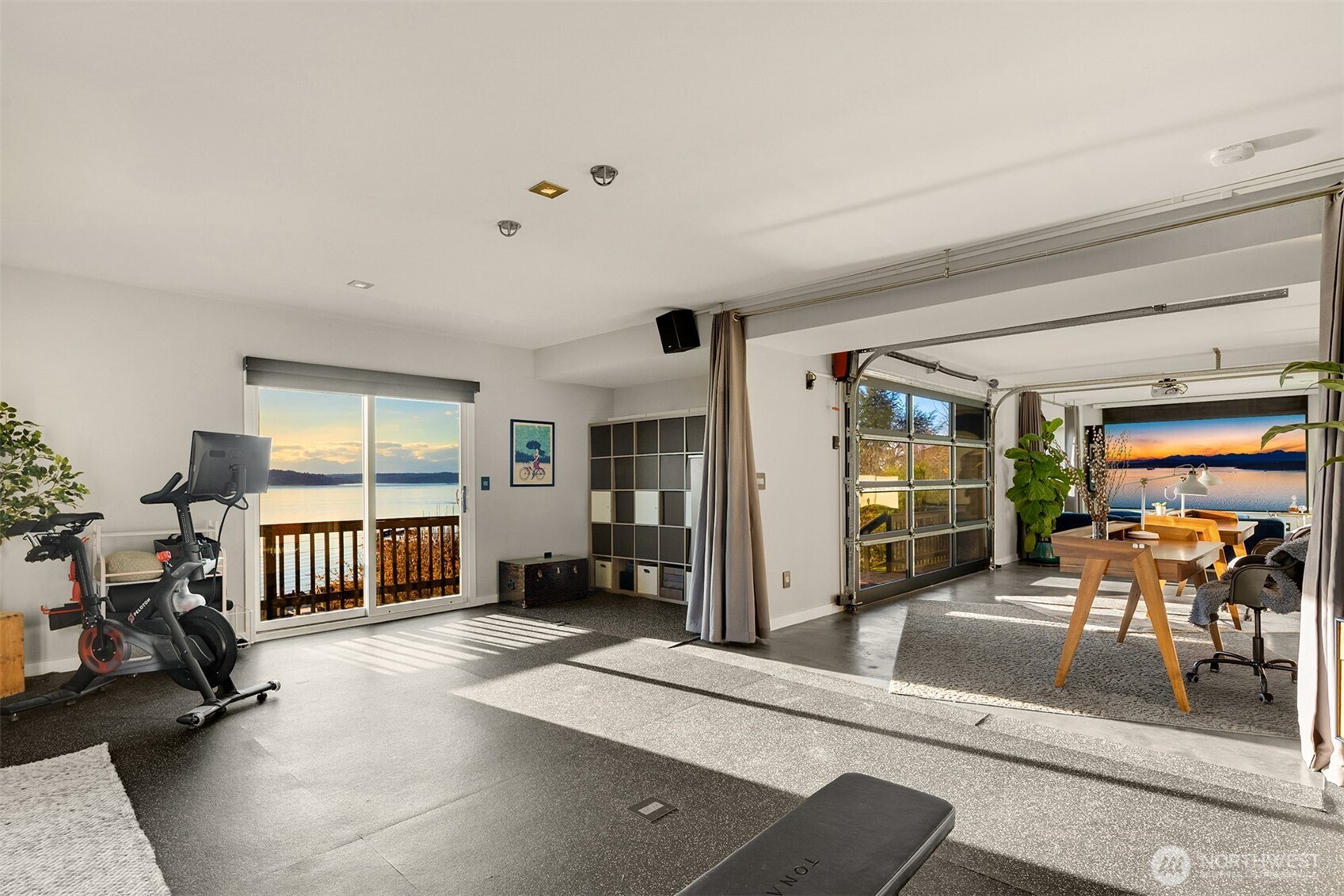 3831 58th Avenue Southwest Seattle, WA 98116 - Photo 33 of 40