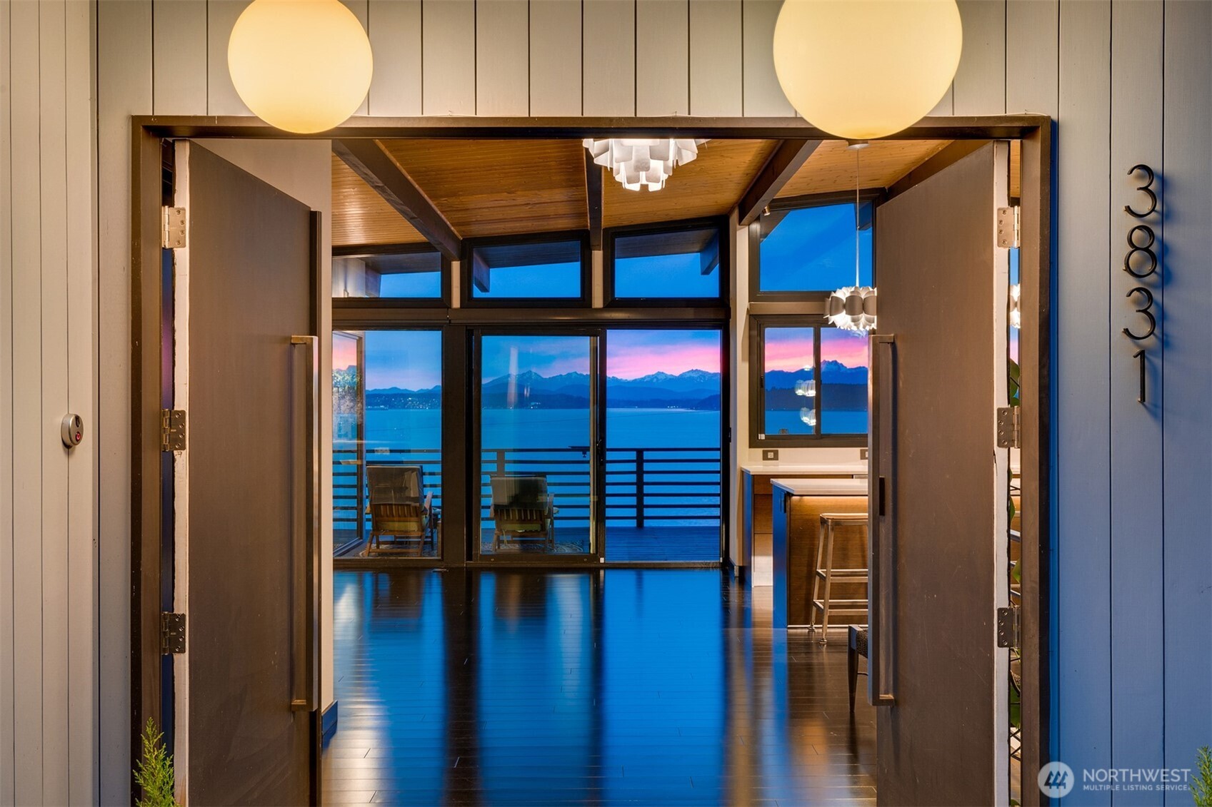 3831 58th Avenue Southwest Seattle, WA 98116 - Photo 5 of 40