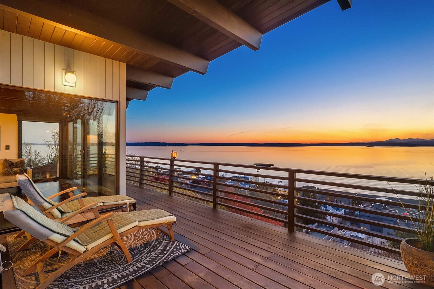 3831 58th Avenue Southwest Seattle, WA 98116 - Photo 10 of 40