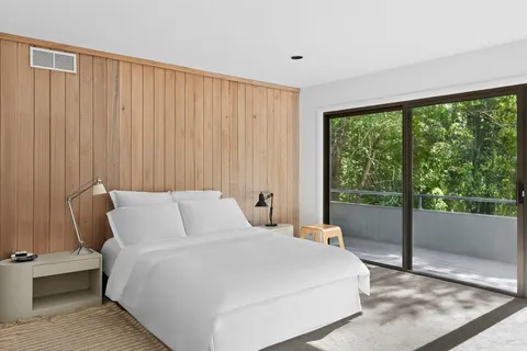 $2,450,000 | 15 Two Holes Of Water Road, East Hampton, NY 11937