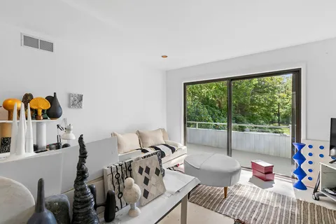 $2,450,000 | 15 Two Holes Of Water Road, East Hampton, NY 11937