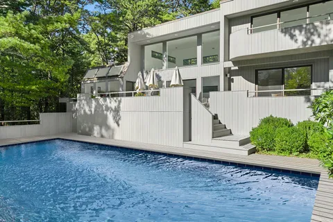 $2,450,000 | 15 Two Holes Of Water Road, East Hampton, NY 11937