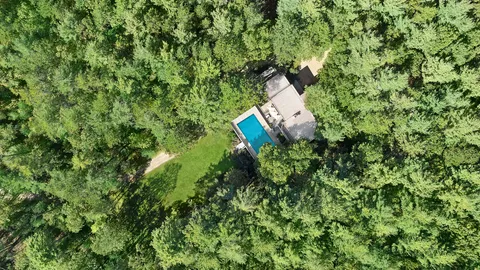 $2,450,000 | 15 Two Holes Of Water Road, East Hampton, NY 11937