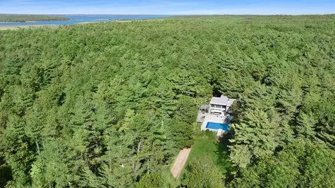 $2,450,000 | 15 Two Holes Of Water Road, East Hampton, NY 11937