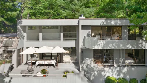 $2,450,000 | 15 Two Holes Of Water Road, East Hampton, NY 11937