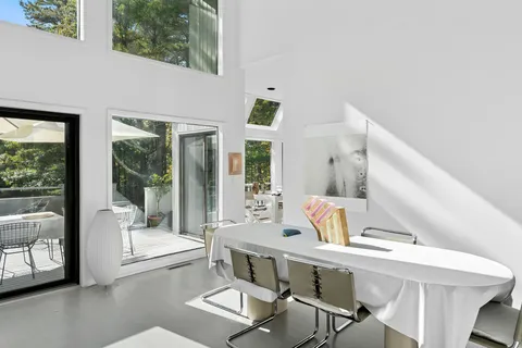 $2,450,000 | 15 Two Holes Of Water Road, East Hampton, NY 11937