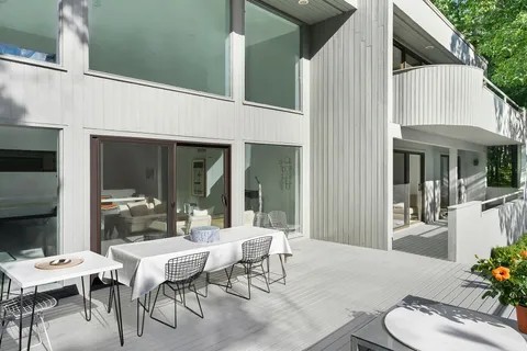 $2,450,000 | 15 Two Holes Of Water Road, East Hampton, NY 11937