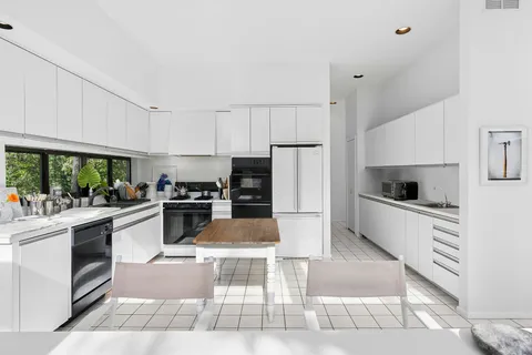 $2,450,000 | 15 Two Holes Of Water Road, East Hampton, NY 11937