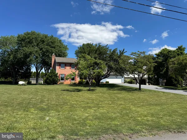 $2,300 | 2395 Stumptown Road, Bird-in-Hand, PA 17505