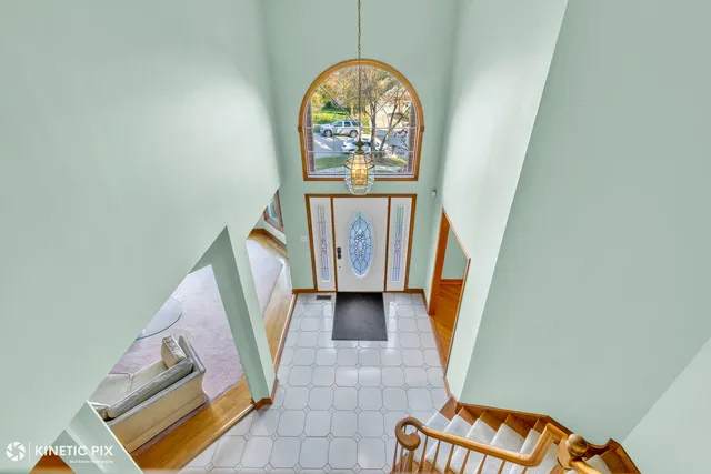 a view of entryway with a front door