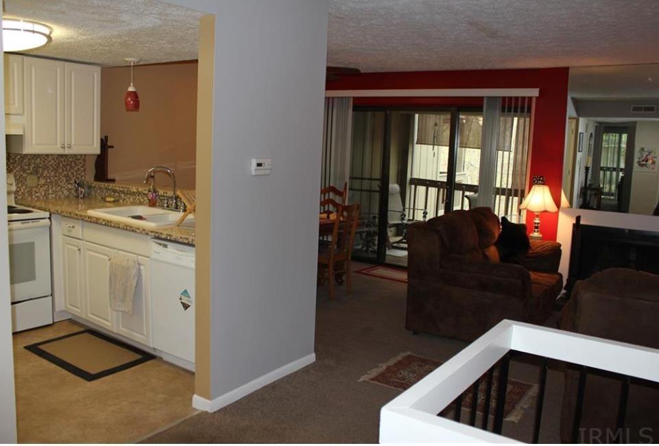 9028 South Pointe Ridge Lane, Unit 15 Bloomington, IN 47401 - Photo 4 of 35 Gallery Image 4