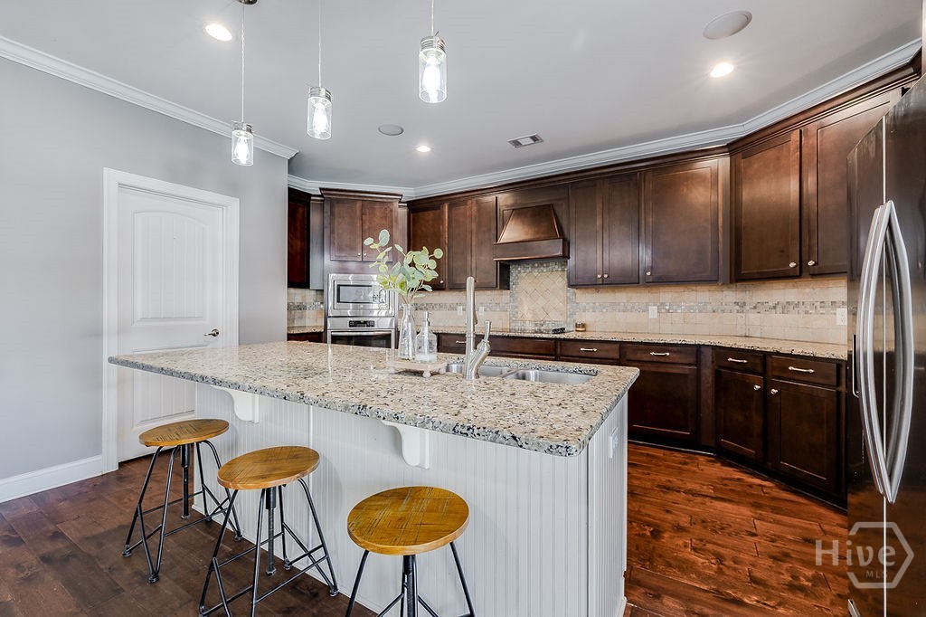 108 Treutlen Court Rincon, GA 31326 - Photo 19 of 55 Breakfast bar/kitchen