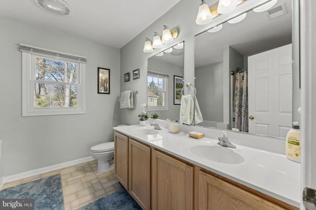 $805,000 | 4914 Bristow Drive, Annandale, VA 22003