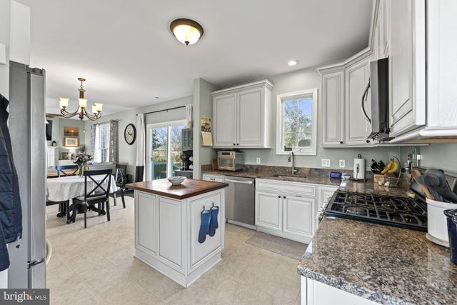 $805,000 | 4914 Bristow Drive, Annandale, VA 22003