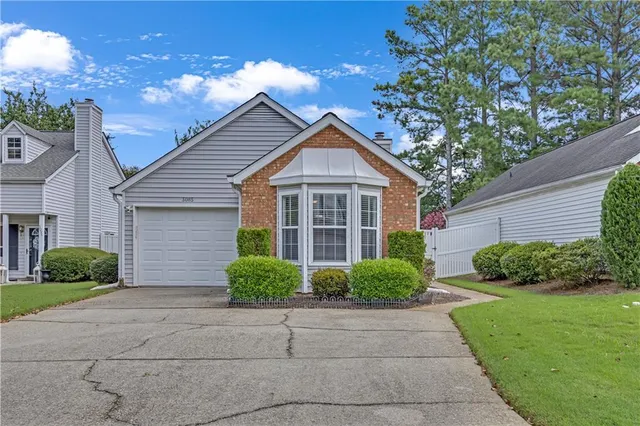 $1,950 | 3085 Barnwood Crossing Northwest, Duluth, GA 30097