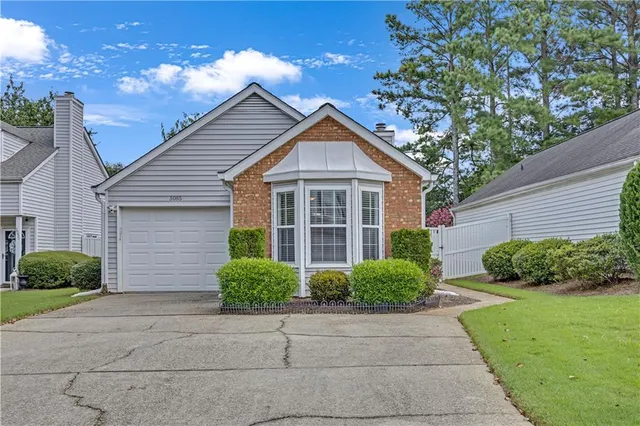 $1,950 | 3085 Barnwood Crossing Northwest, Duluth, GA 30097