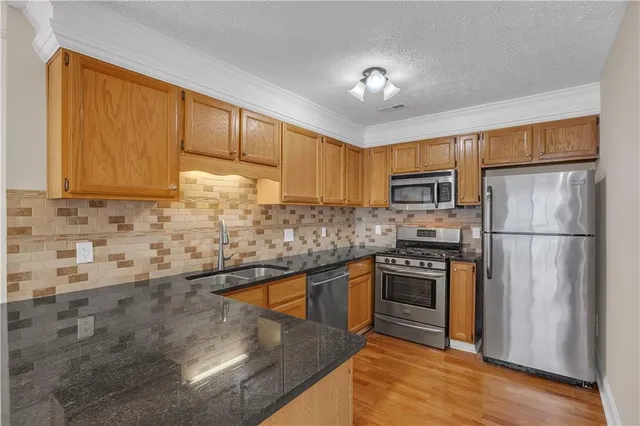 $1,950 | 3085 Barnwood Crossing Northwest, Duluth, GA 30097