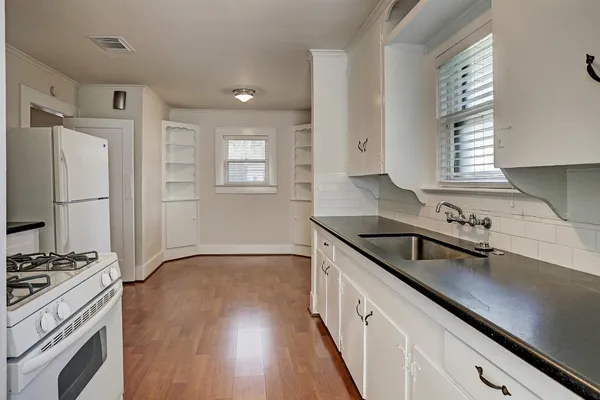 $2,995 | 1926 West McKinney Street, Houston, TX 77019