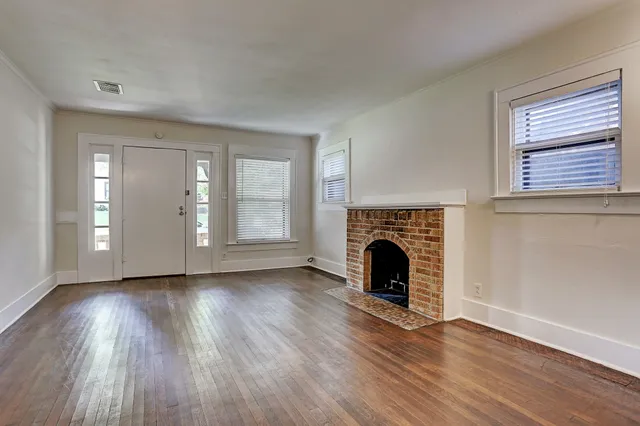 $2,995 | 1926 West McKinney Street, Houston, TX 77019