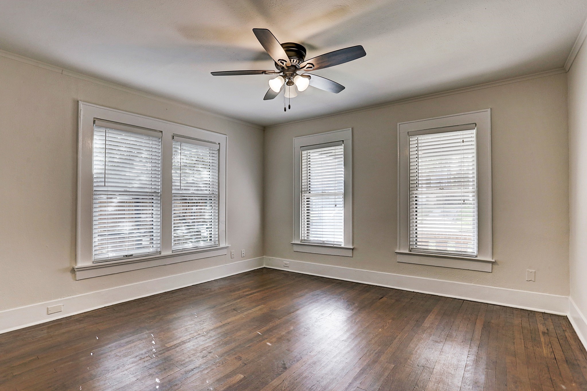 1926 West McKinney Street Houston, TX 77019 - Photo 9 of 10