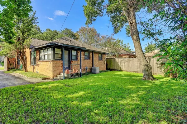 $2,995 | 1926 West McKinney Street, Houston, TX 77019