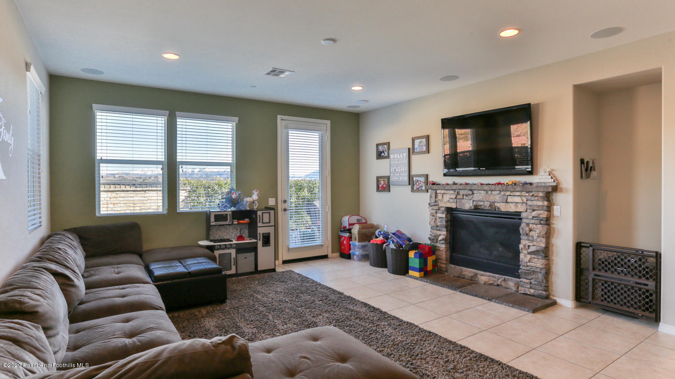 29034 Ridgecrest Court Valencia, CA 91354 - Photo 12 of 52 11