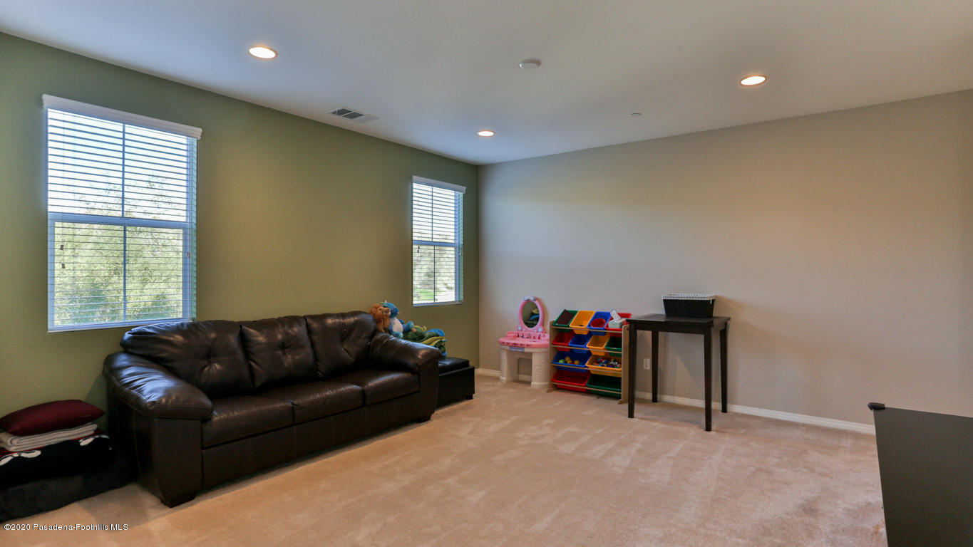 29034 Ridgecrest Court Valencia, CA 91354 - Photo 17 of 52 16
