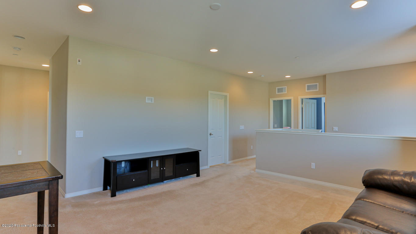 29034 Ridgecrest Court Valencia, CA 91354 - Photo 18 of 52 17