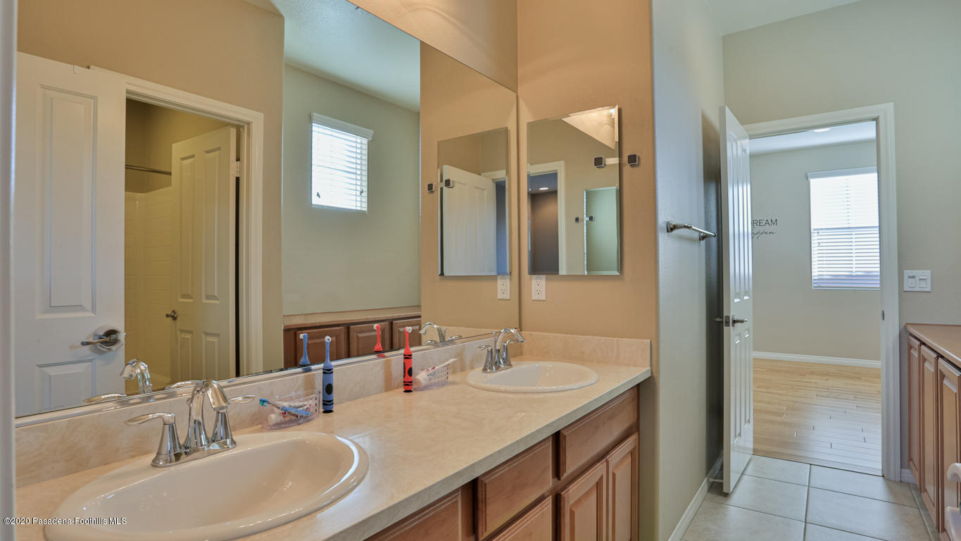 29034 Ridgecrest Court Valencia, CA 91354 - Photo 29 of 52 28