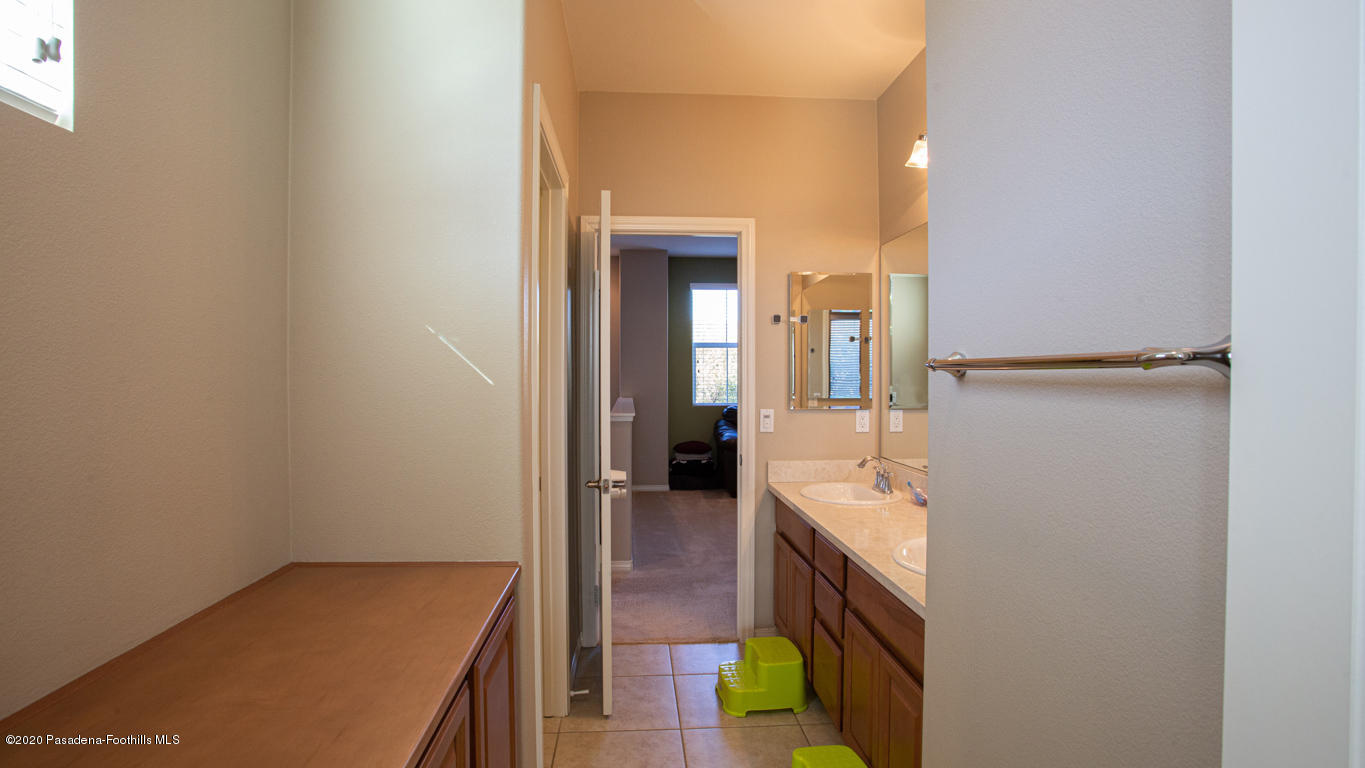 29034 Ridgecrest Court Valencia, CA 91354 - Photo 31 of 52 30