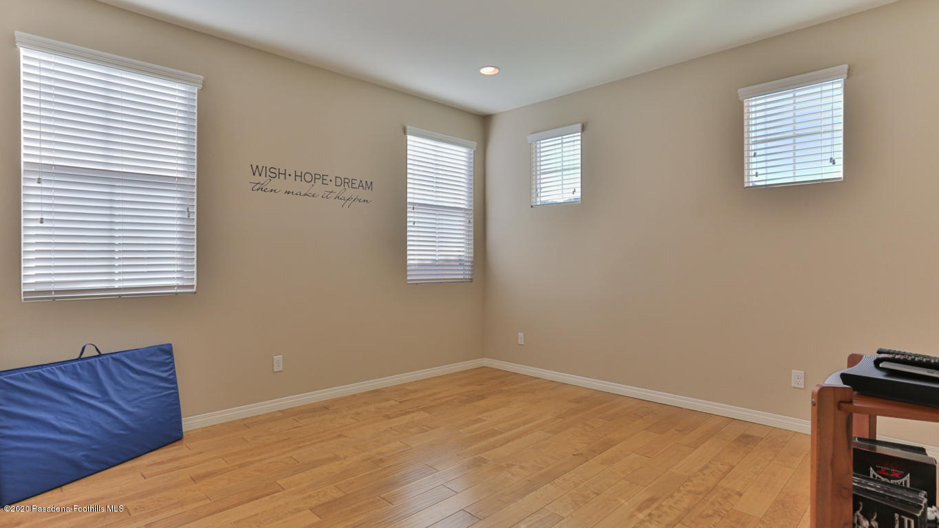 29034 Ridgecrest Court Valencia, CA 91354 - Photo 32 of 52 31