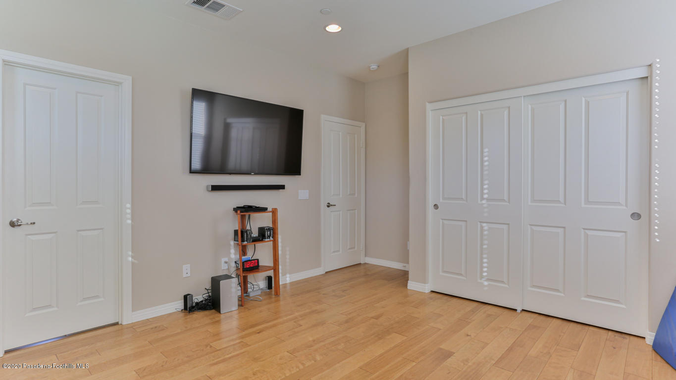 29034 Ridgecrest Court Valencia, CA 91354 - Photo 33 of 52 32